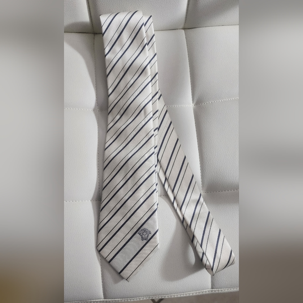 Versace‎ Men's White and Black Striped Silk Tie - Classic Formal Accessory.